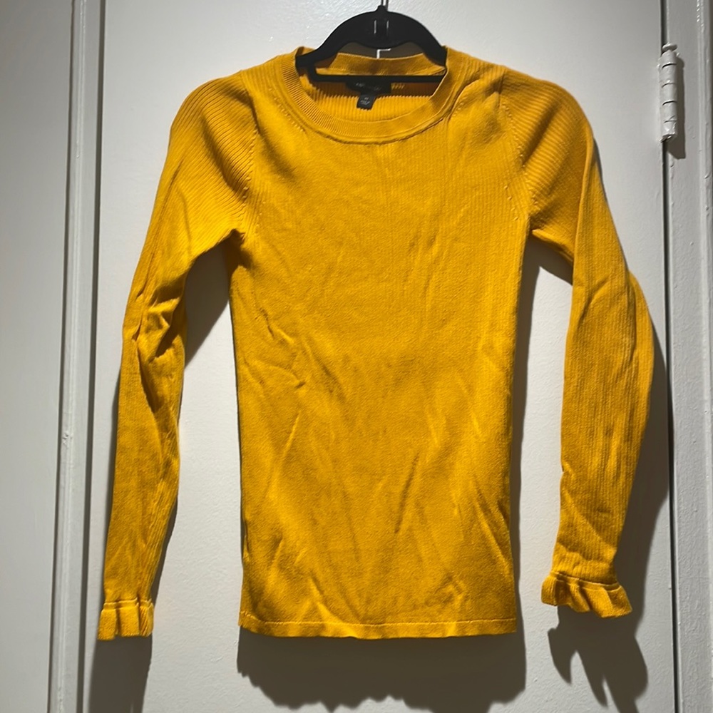 Ann Taylor - Yellow fitted sweater